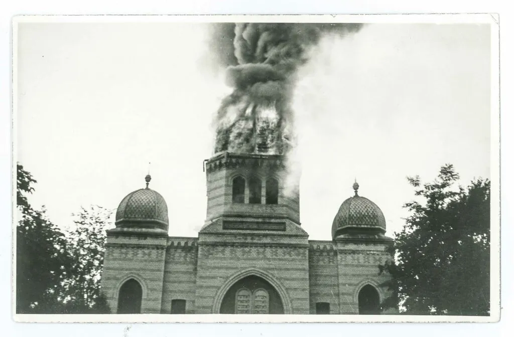 Brennende Synagoge 1931 www.knitz.net